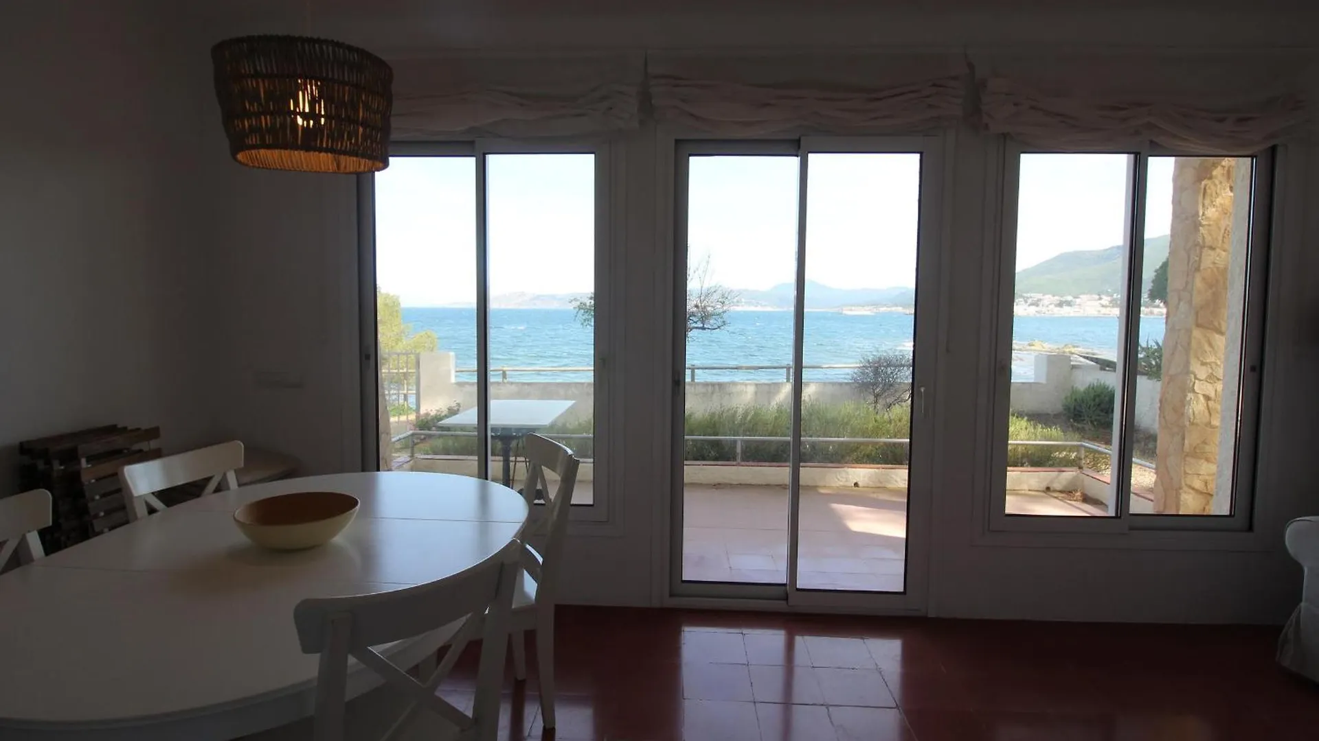 Holiday home Cap De Ras - Casa Individual Situada En Primera Linea De Mar, Con Magnificas Vistas De La Playa De Cap De Ras De Llanca - Es-228-185