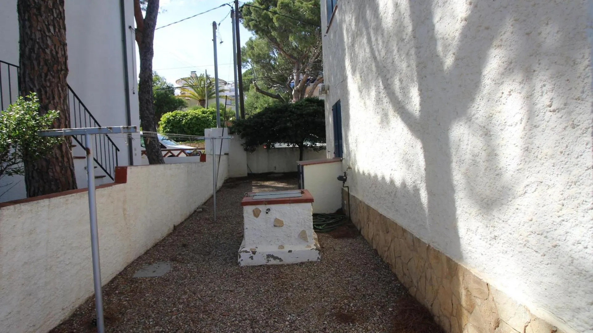 Cap De Ras - Casa Individual Situada En Primera Linea De Mar, Con Magnificas Vistas De La Playa De Cap De Ras De Llanca - Es-228-185 Holiday home
