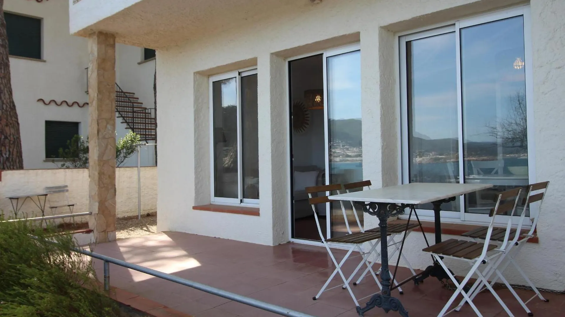 Cap De Ras - Casa Individual Situada En Primera Linea De Mar, Con Magnificas Vistas De La Playa De Cap De Ras De Llanca - Es-228-185 Holiday home