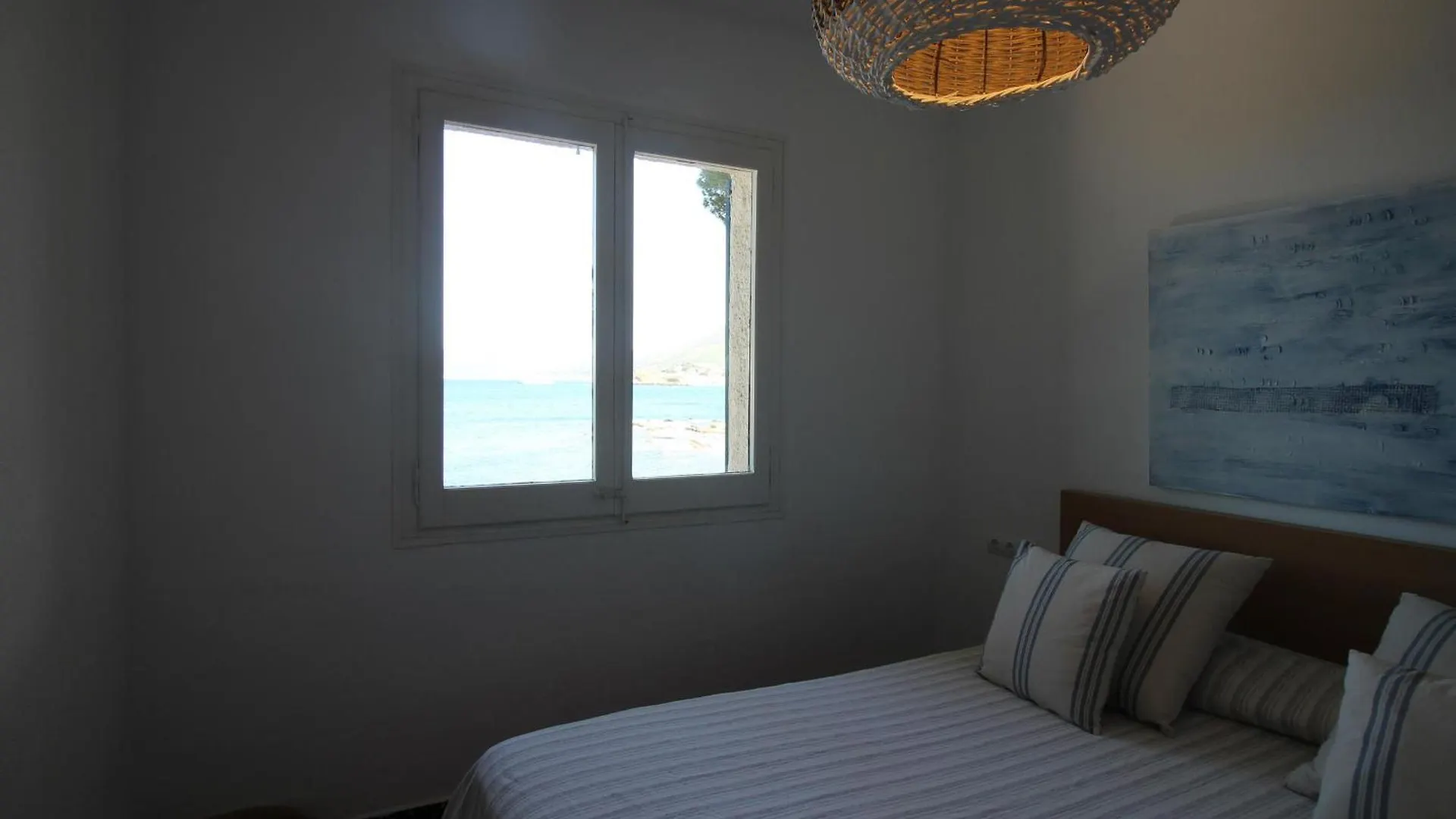 Cap De Ras - Casa Individual Situada En Primera Linea De Mar, Con Magnificas Vistas De La Playa De Cap De Ras De Llanca - Es-228-185 Holiday home