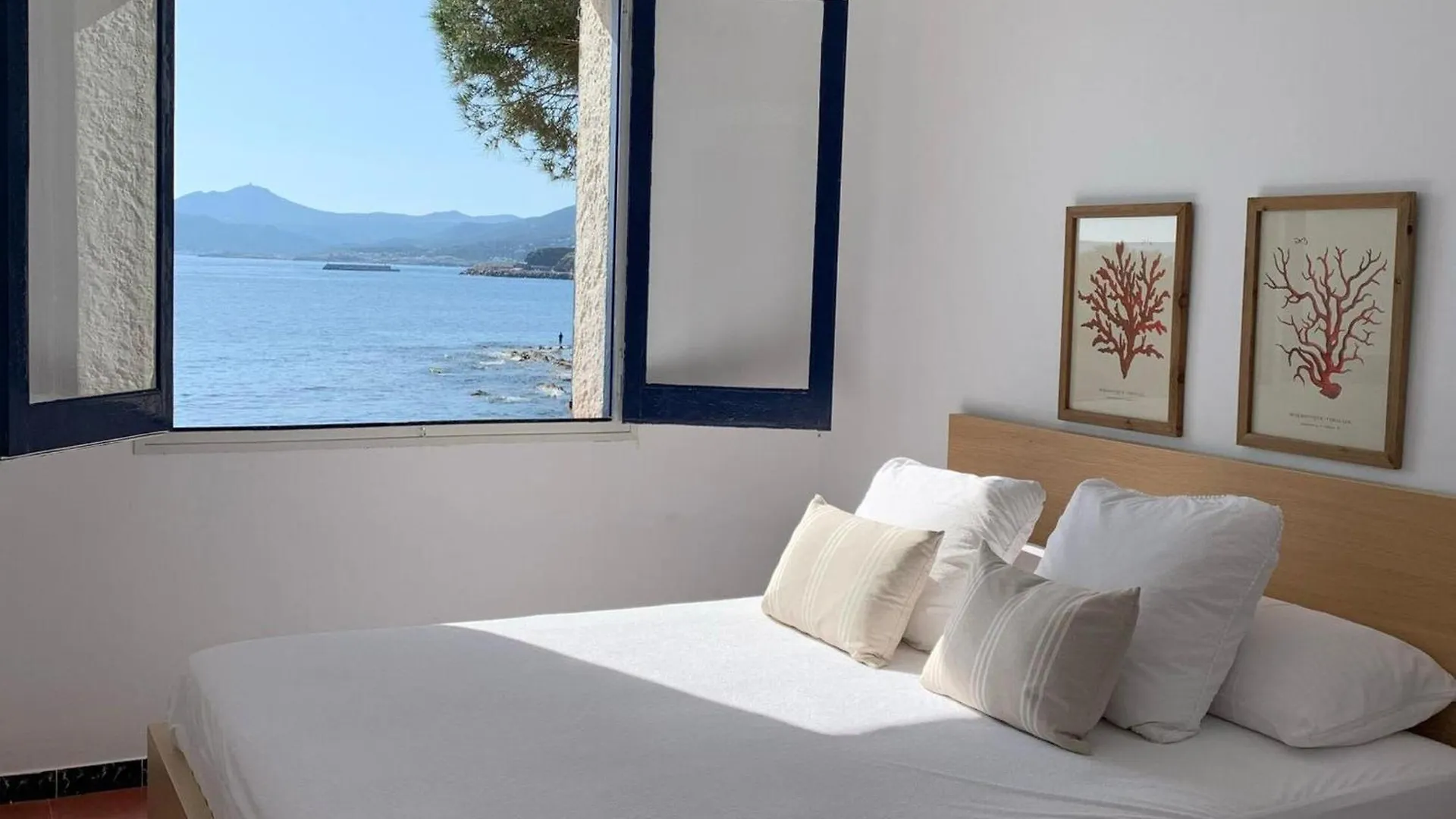 Holiday home Cap De Ras - Casa Individual Situada En Primera Linea De Mar, Con Magnificas Vistas De La Playa De Cap De Ras De Llanca - Es-228-185