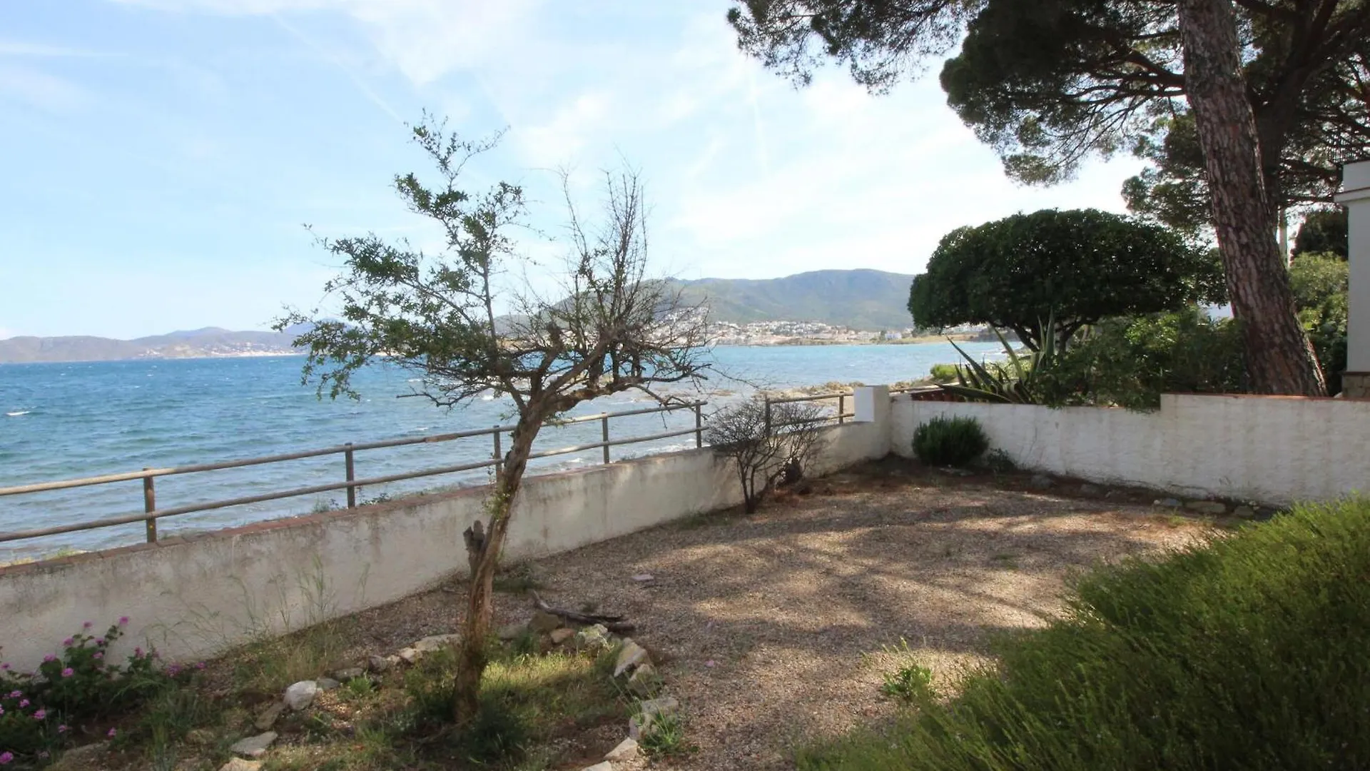 Cap De Ras - Casa Individual Situada En Primera Linea De Mar, Con Magnificas Vistas De La Playa De Cap De Ras De Llanca - Es-228-185 0*,  Spain